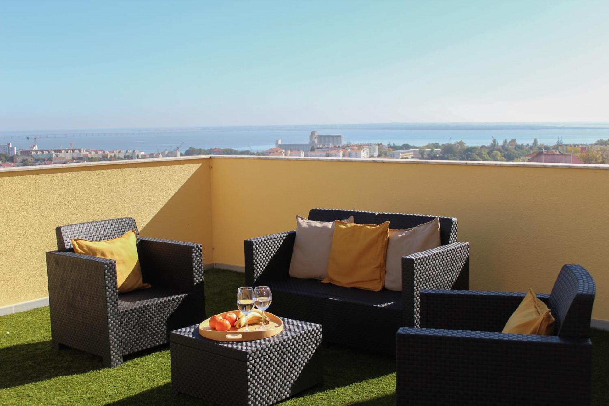 ליסבון One Bedroom Apartment With Stunning River Views And Private Rooftop! מראה חיצוני תמונה