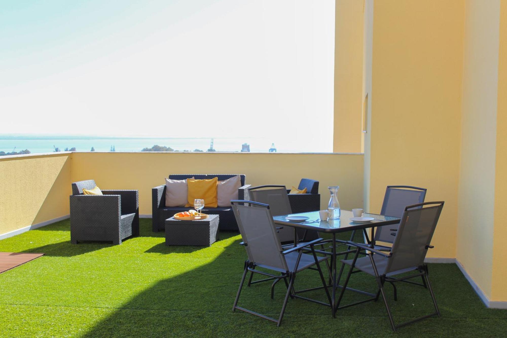 ליסבון One Bedroom Apartment With Stunning River Views And Private Rooftop! מראה חיצוני תמונה
